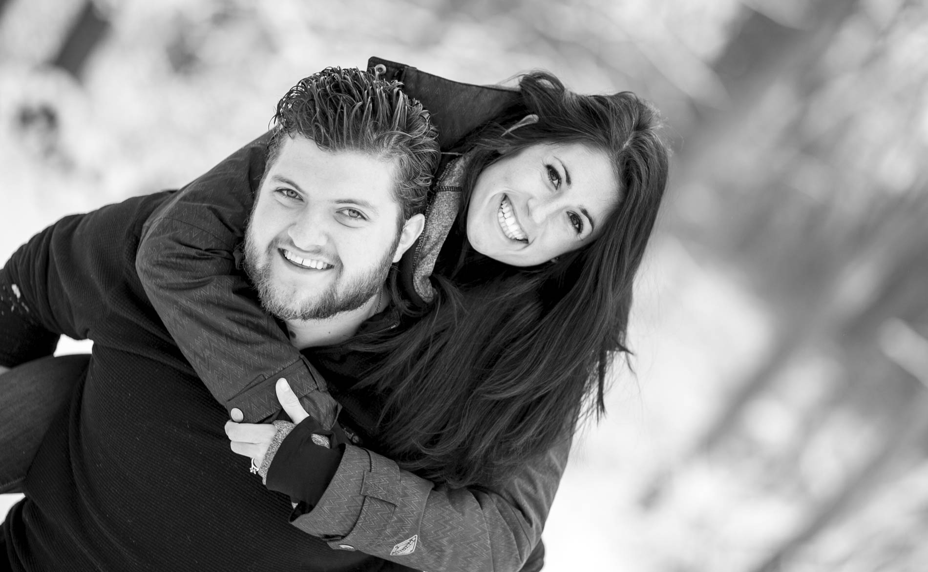 Anniversary-Photography-On-Shoulders