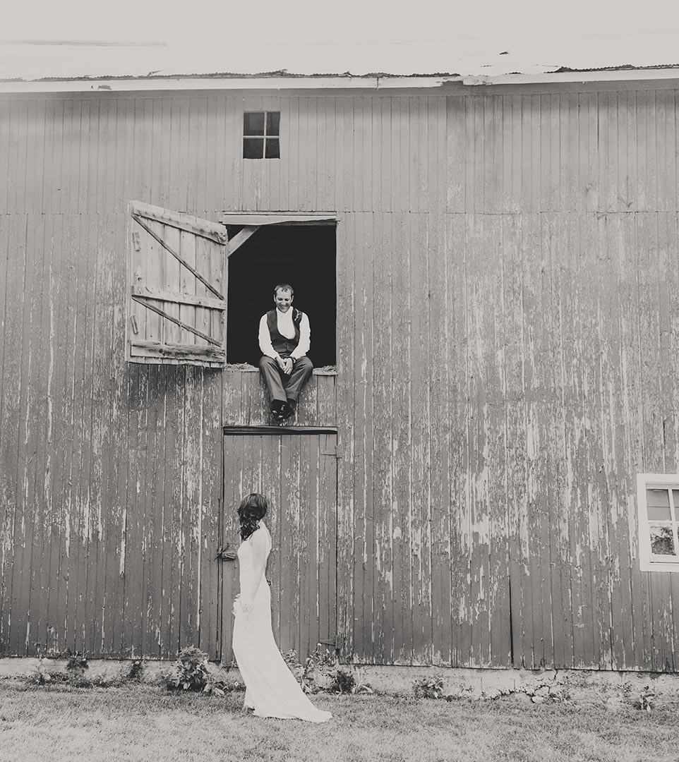 barn-wedding-photography-bride-groom-hits