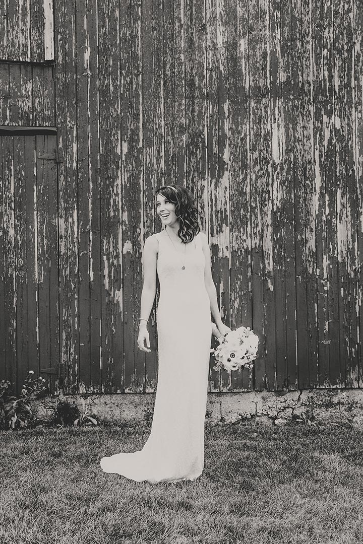 bridal-bride-barn-wedding-photography-hits