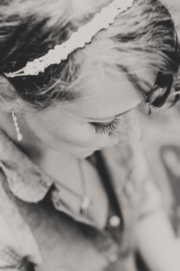 bride-from-above-wedding-photo-getting-ready-hits