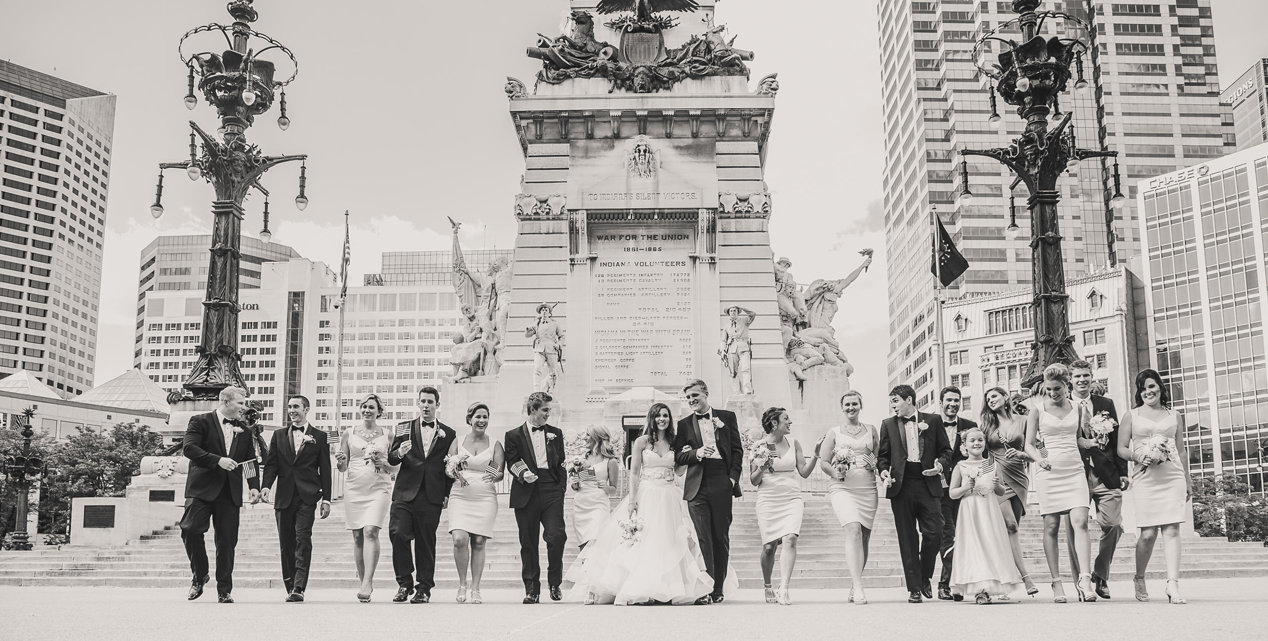 indianapolis wedding photographer monument circle